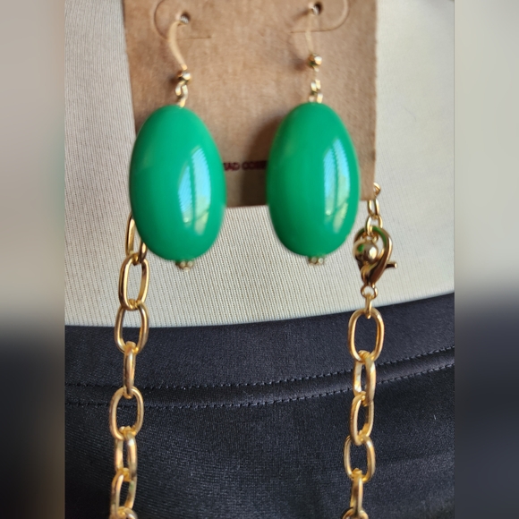 Reversible Green, Gold and Black Acrylic Necklace and Earrings Set - Apprx 13" - Picture 4 of 16